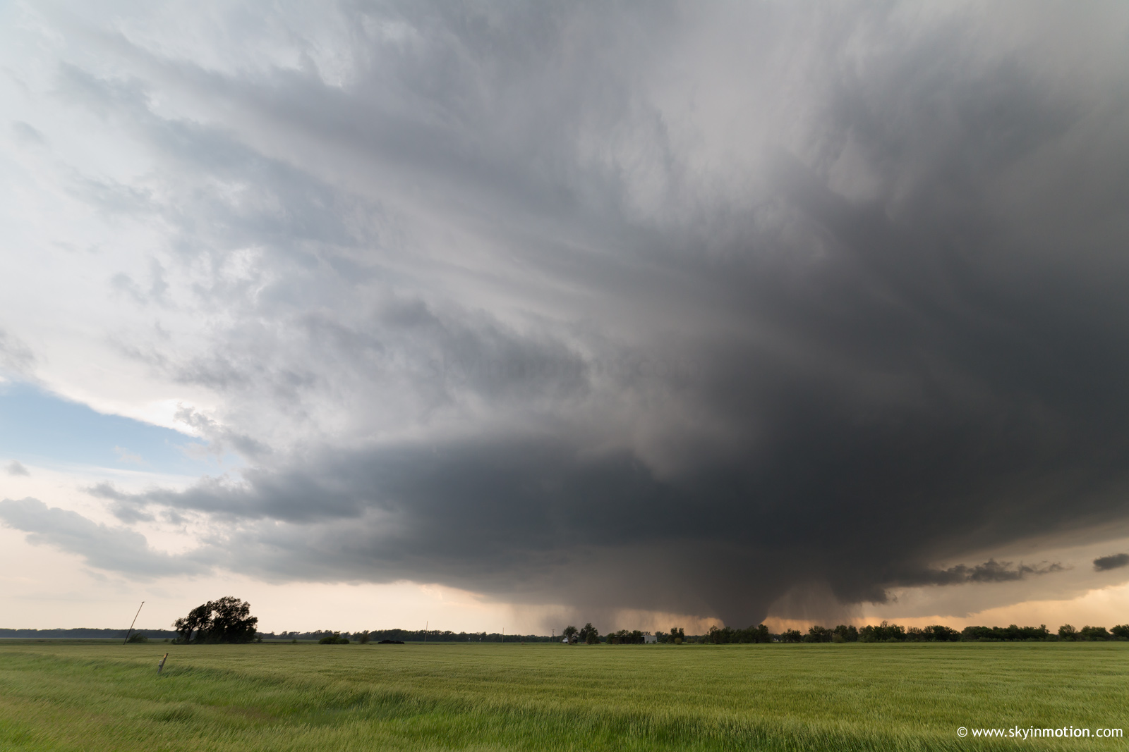 IMAGE: http://www.skyinmotion.com/gallery/photos/chase/2013/2013-05-28/2013-05-28_2408.jpg